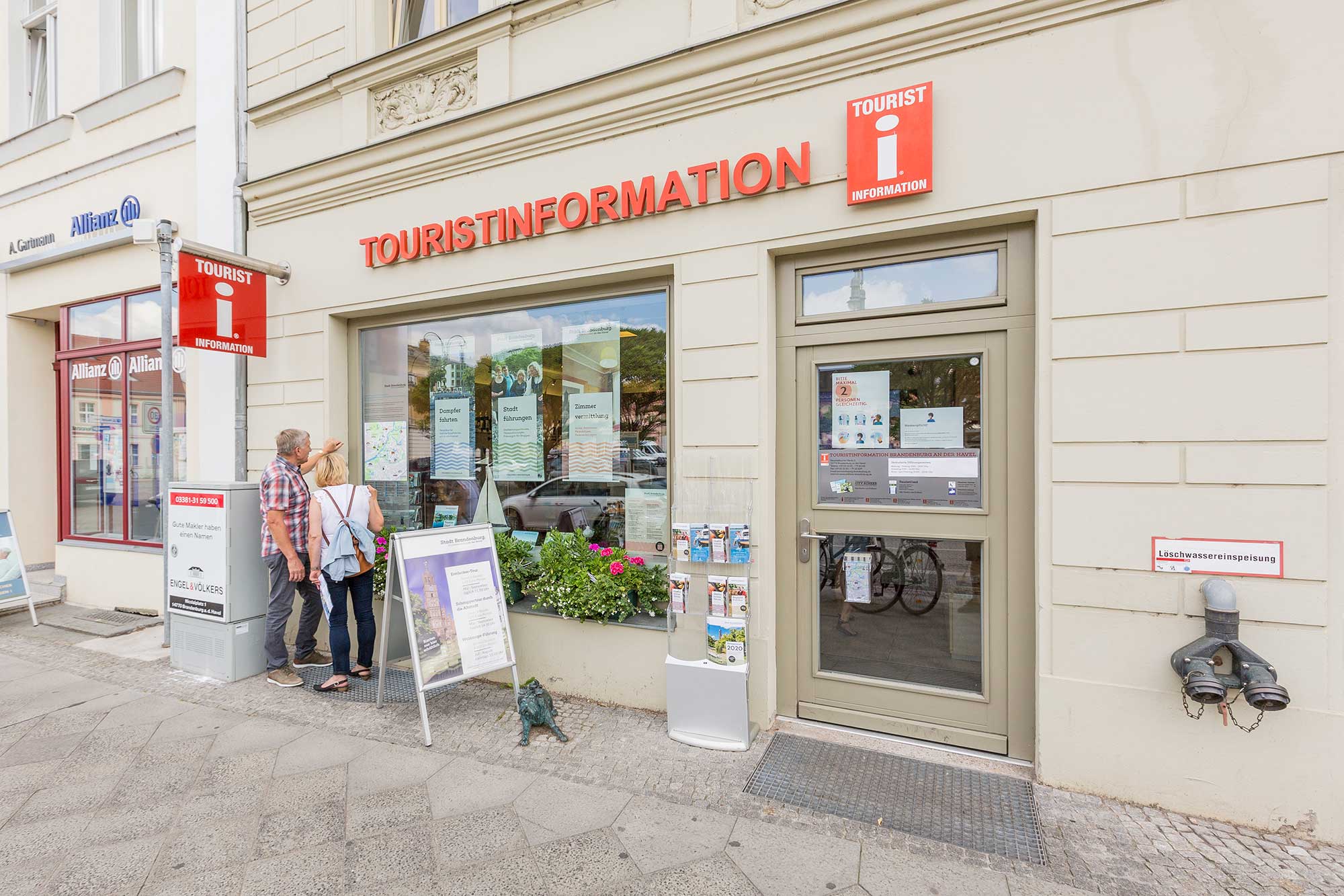[Translate to English:] STG - Stadtmarketing- & Tourismusgesellschaft in der Sankt Annen Galerie Brandenburg